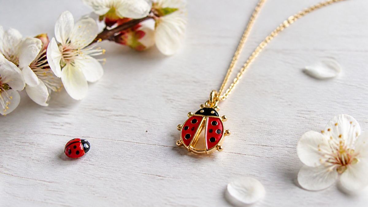 Van Cleef Lucky Spring Necklace: Symbolism and 2026 Updates