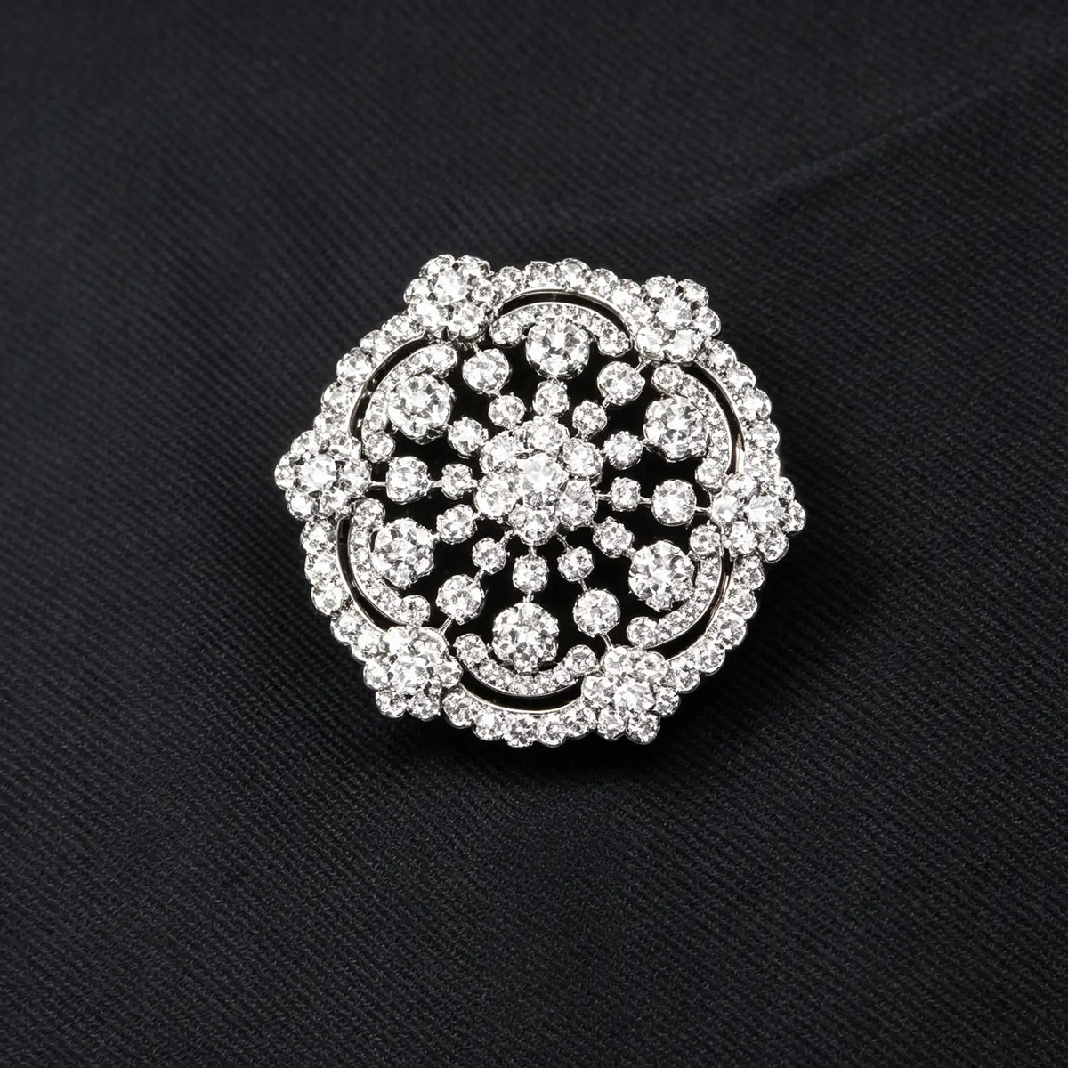Van Cleef & Arpels Snowflake collection platinum diamond necklace