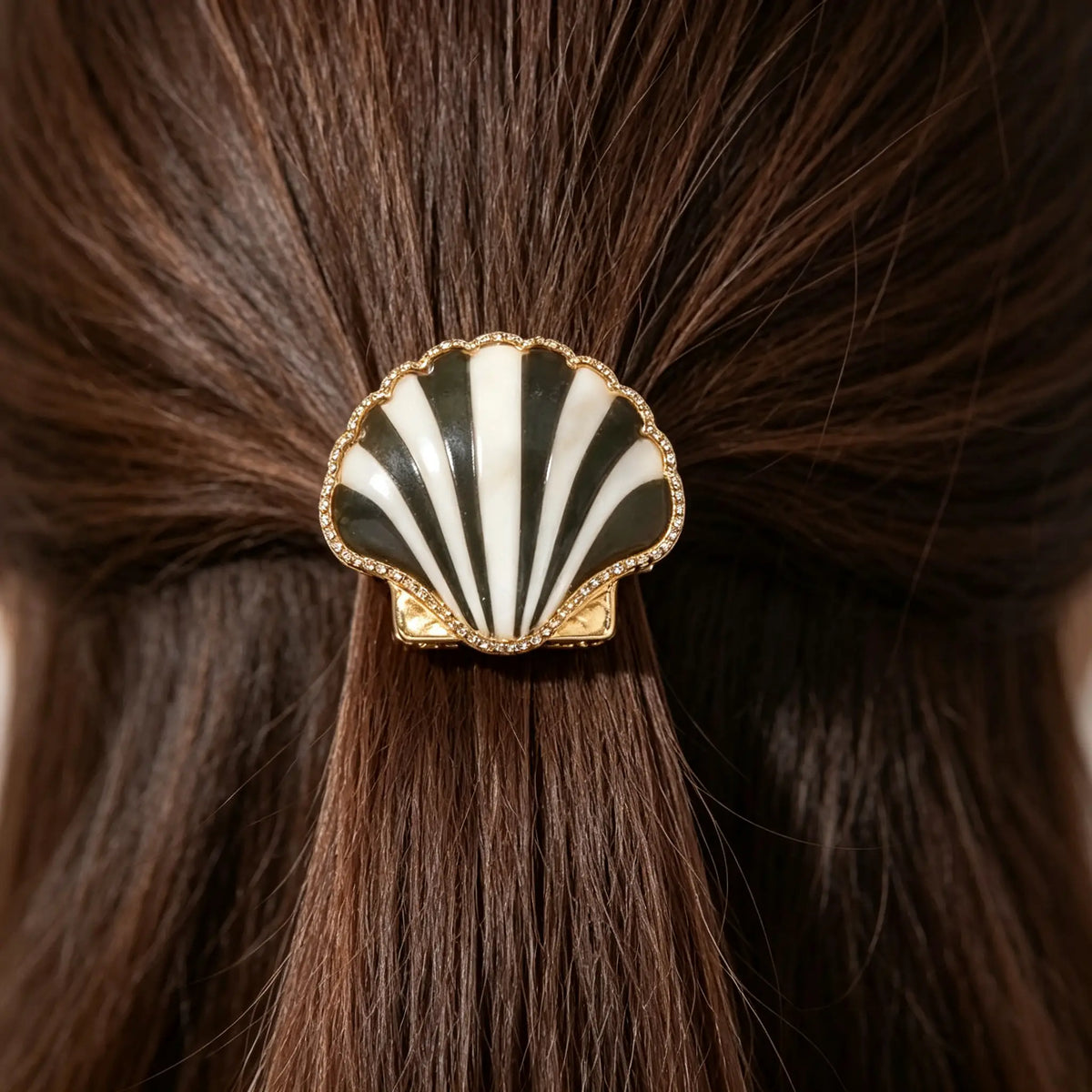 Van Cleef & Arpels Lucky Summer collection seashell brooch