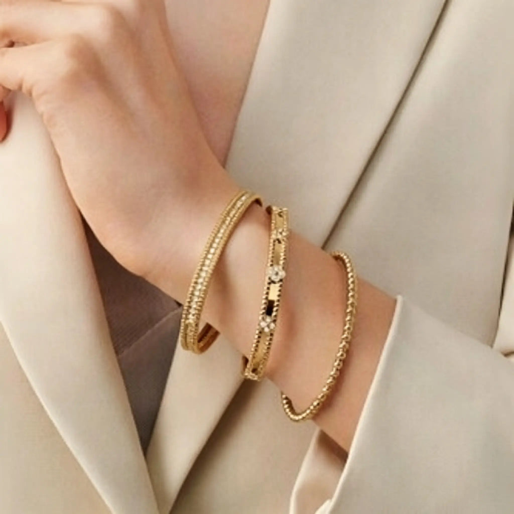 Van Cleef & Arpels Perlée Collection Four-Leaf Clover Bangle with Beaded Edge