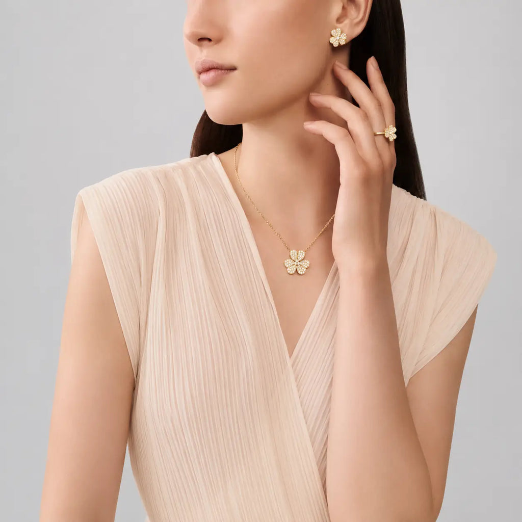 Van Cleef & Arpels Frivole collection pavé-diamond clover necklace