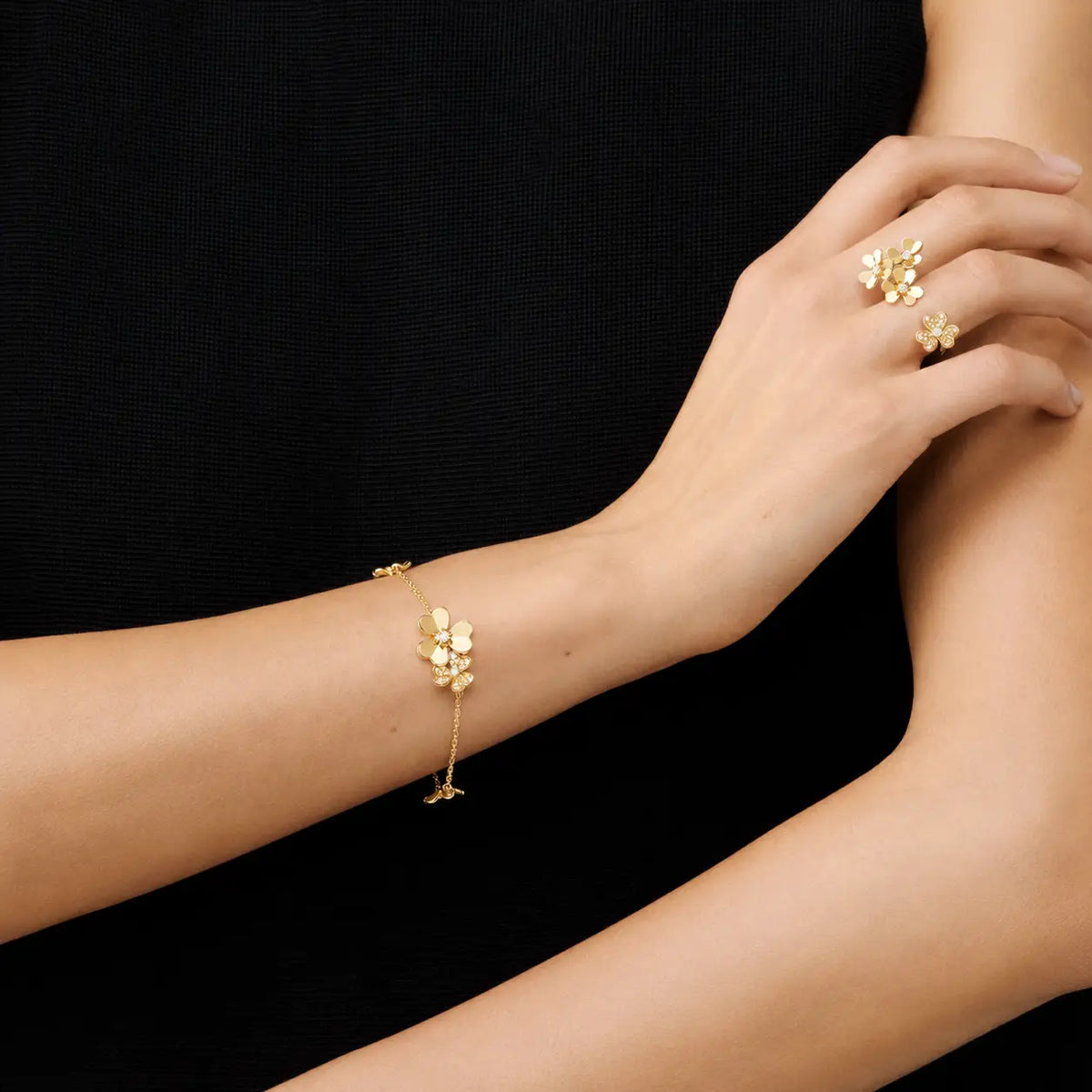 Van Cleef & Arpels Frivole bracelet with five diamond flowers